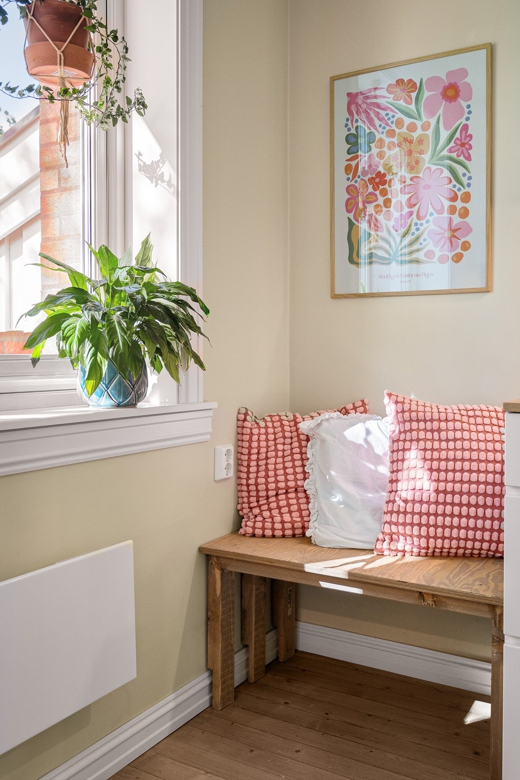 På kjøkkenet er det også en liten sittekrok, perfekt for raske frokoster. Galleribilde
