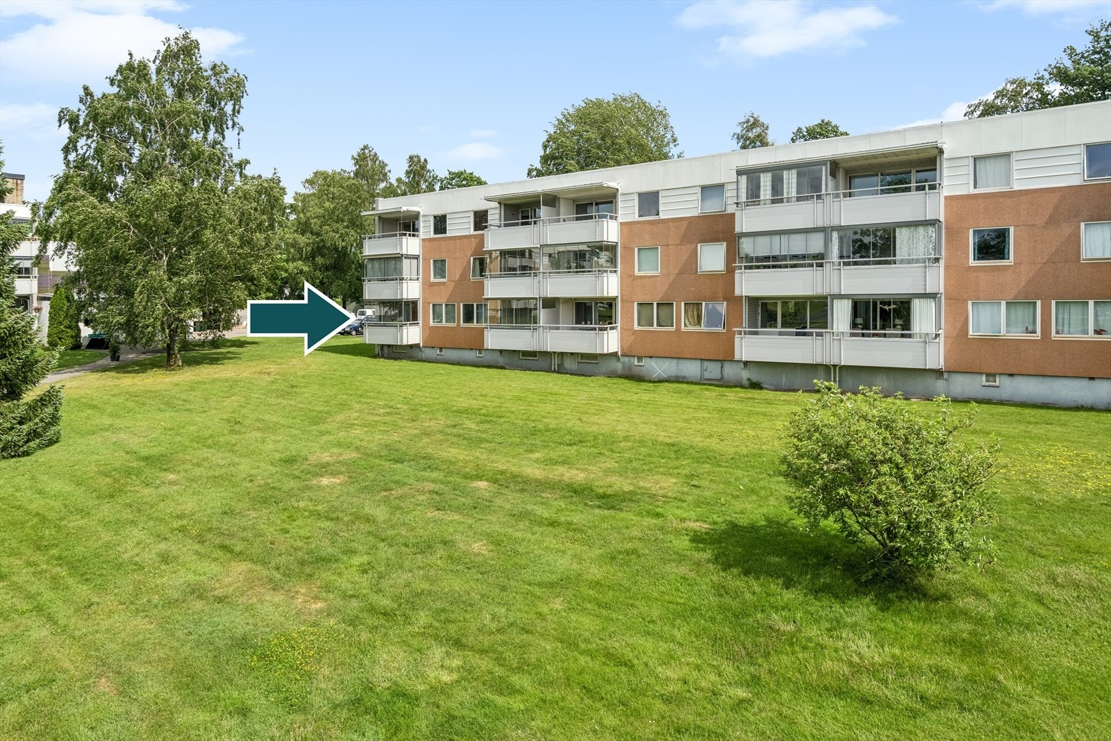 Leiligheten har fin beliggenhet i høy 1. etasje og har endeplassering. Galleribilde