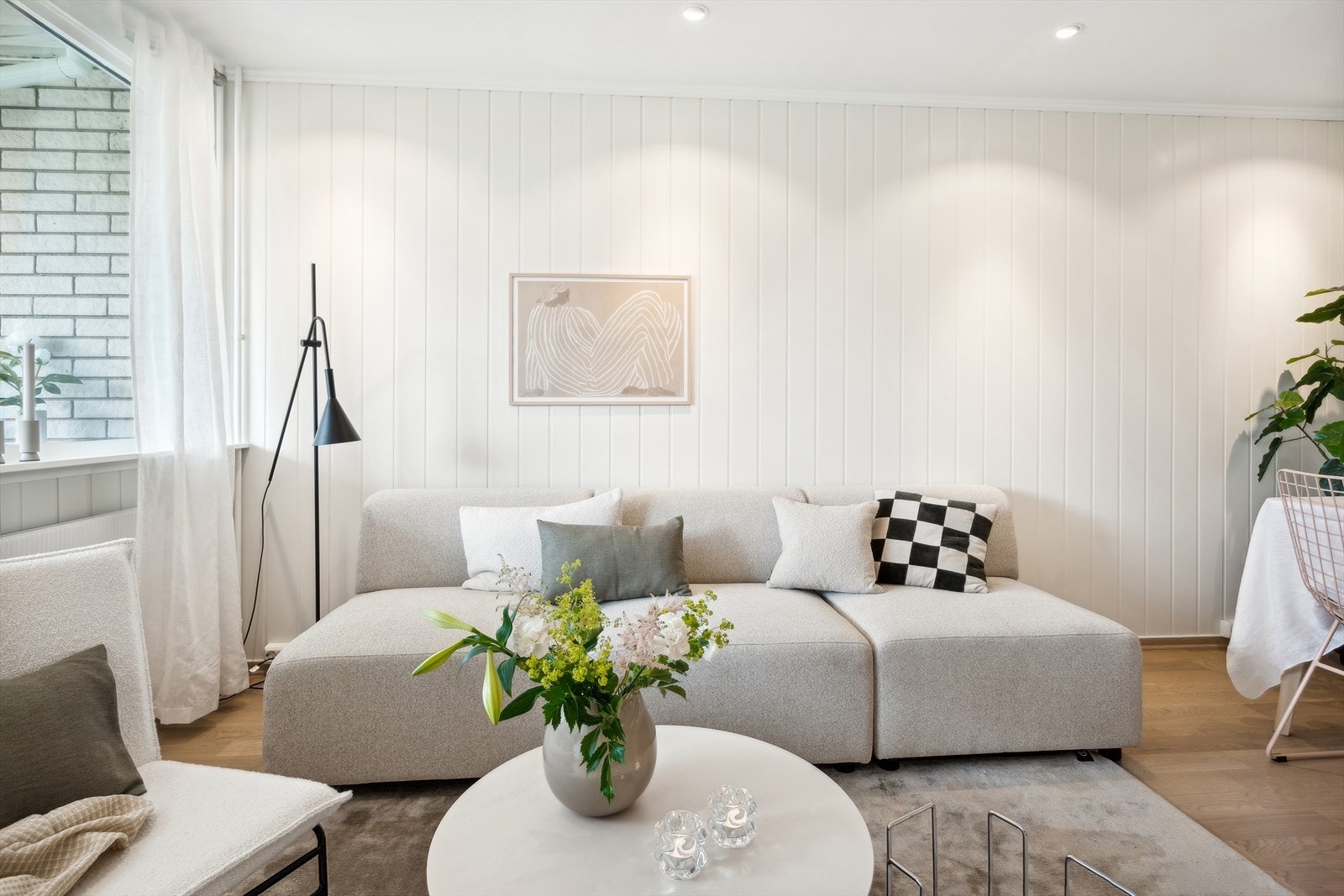 Leiligheten er gjennomgående, og oppleves lys og luftig. Galleribilde