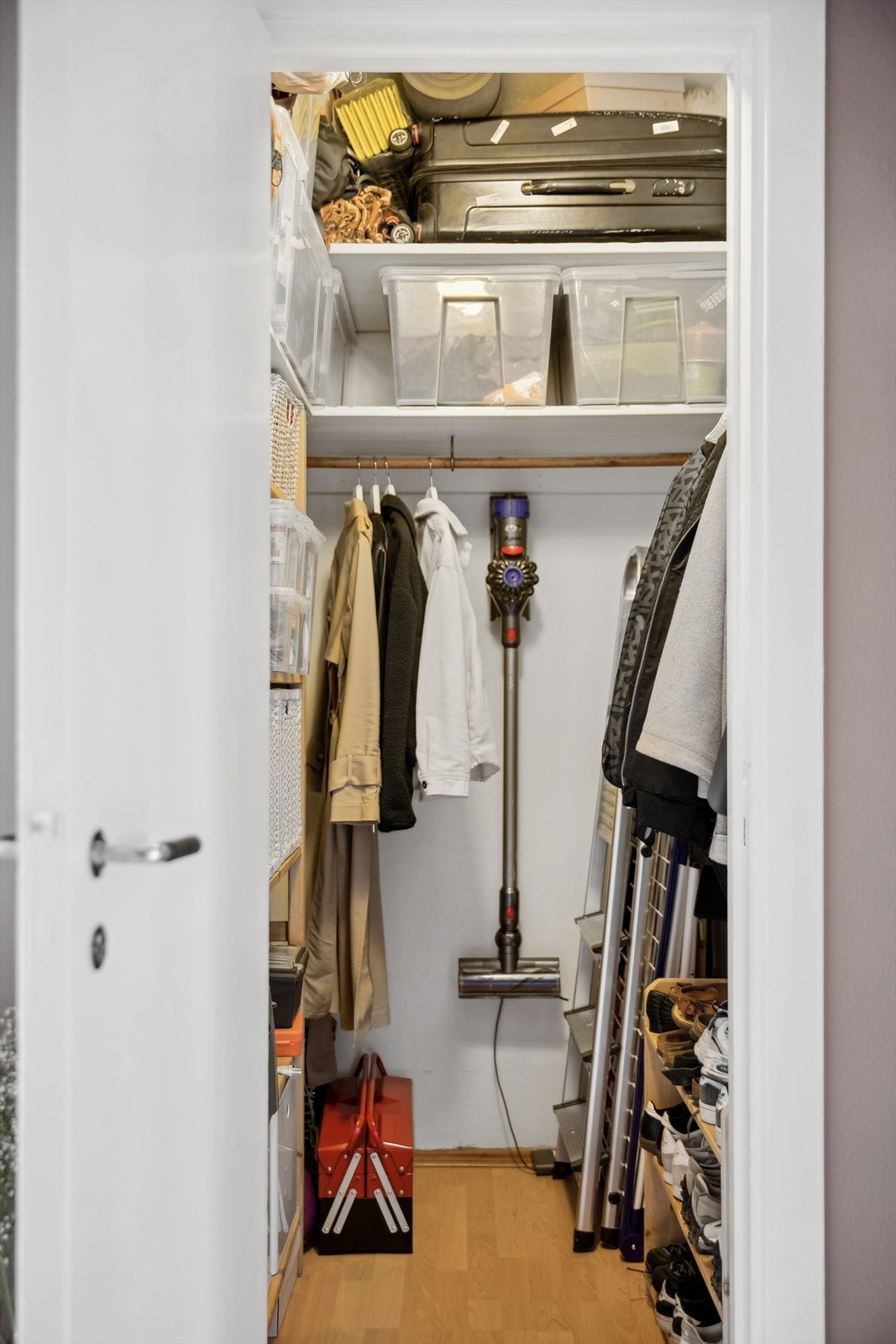 I tilknytning entréen har du tilgang til en walk-in. Galleribilde