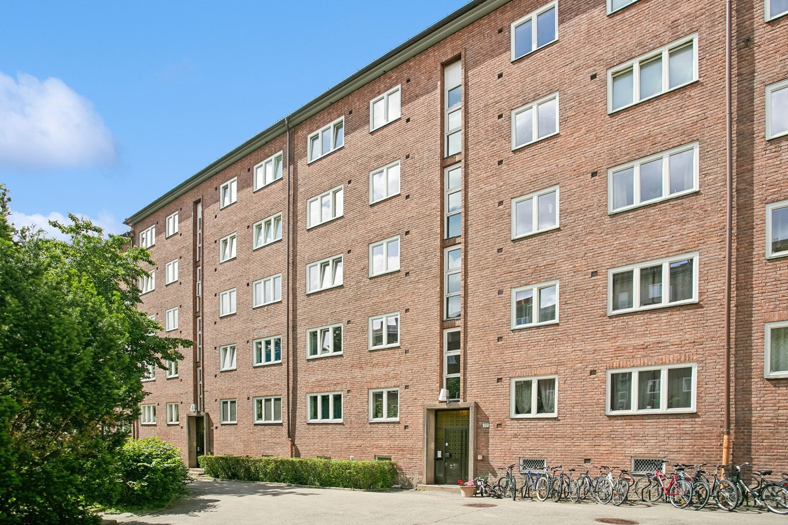 Leiligheten ligger fint til i byggets 3.etasje! Galleribilde