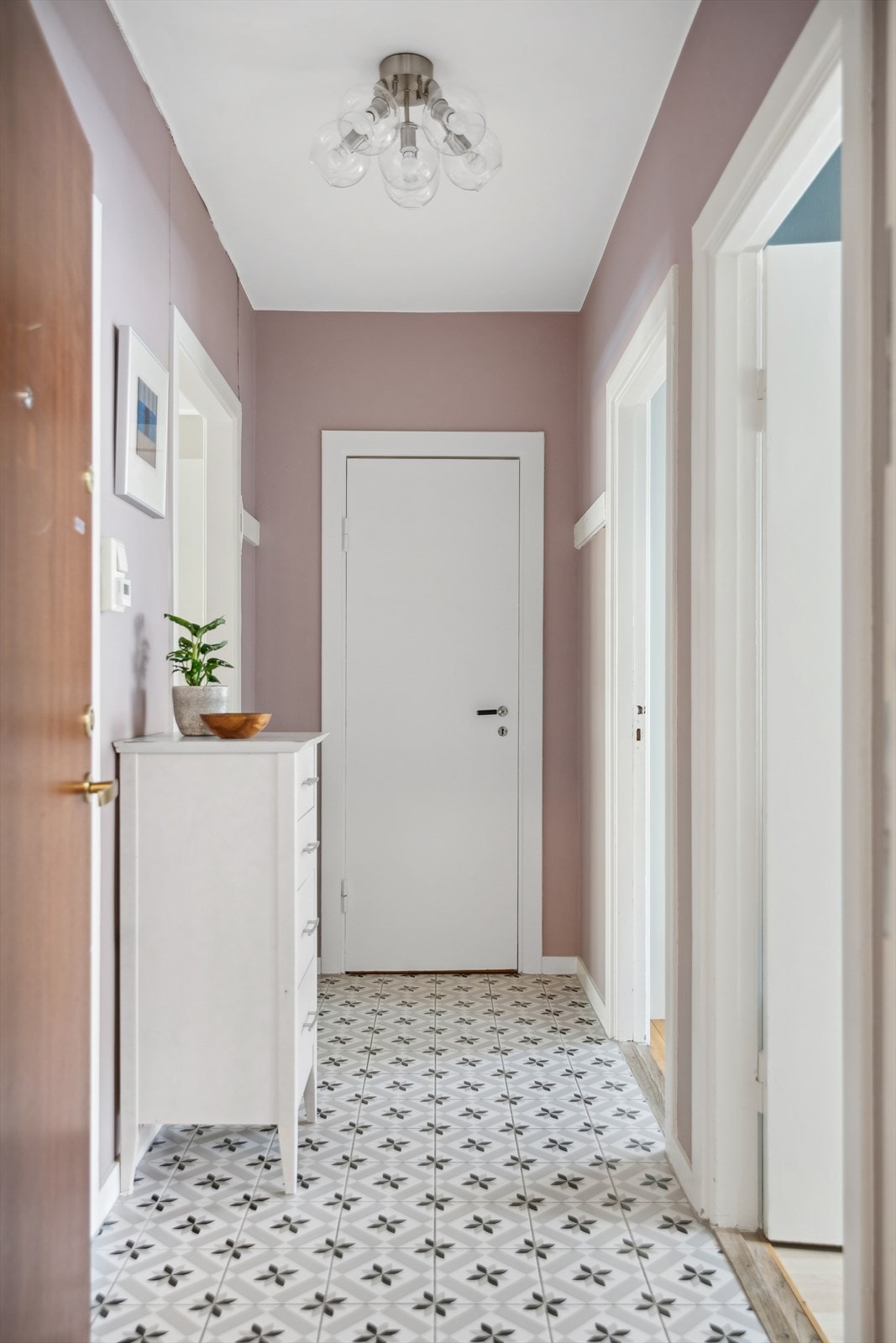 Boligen er enkel å innrede etter enhver smak. Kom på visning for videre planlegging! Galleribilde