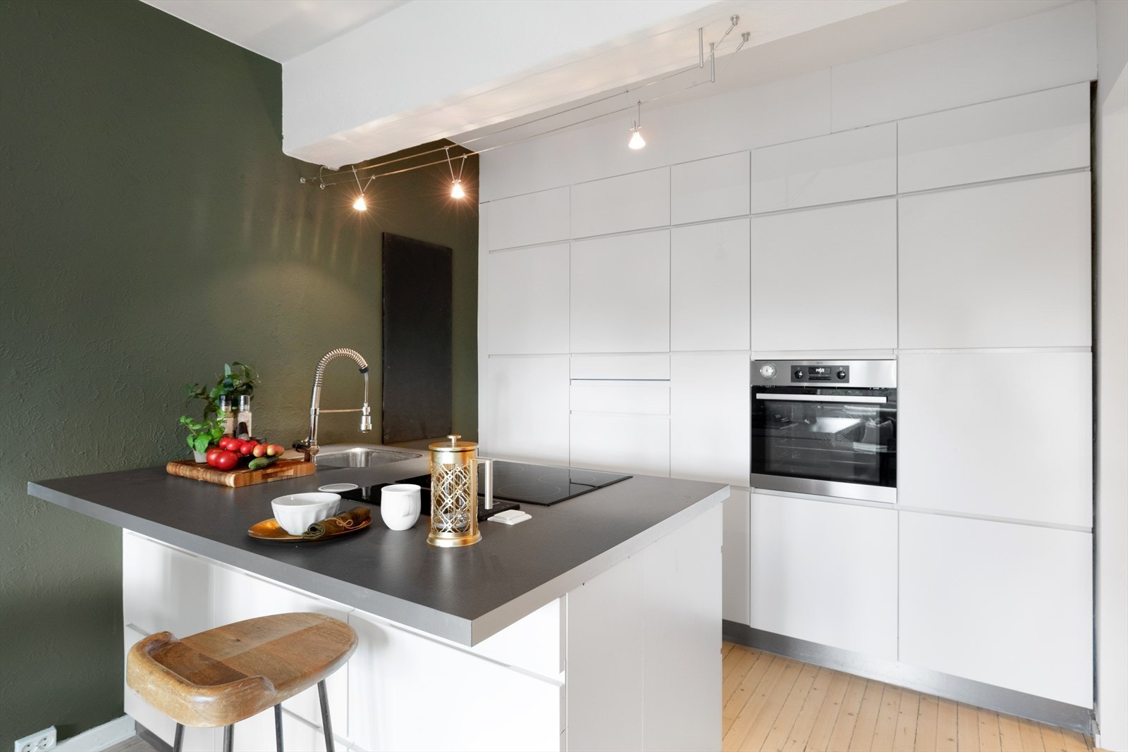 Godt med skapplass på kjøkken Galleribilde