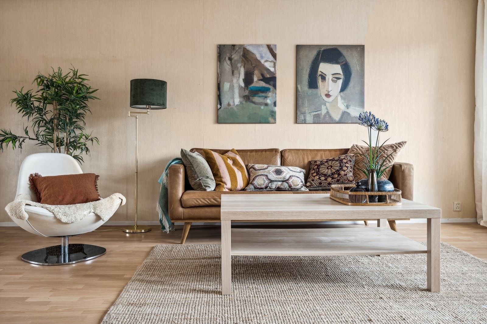 Boligen har en lys og svært hyggelig stue av god størrelse. Galleribilde