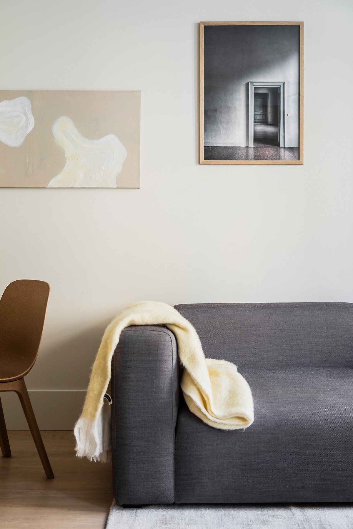 Stilrene farge- og materialvalg. Galleribilde