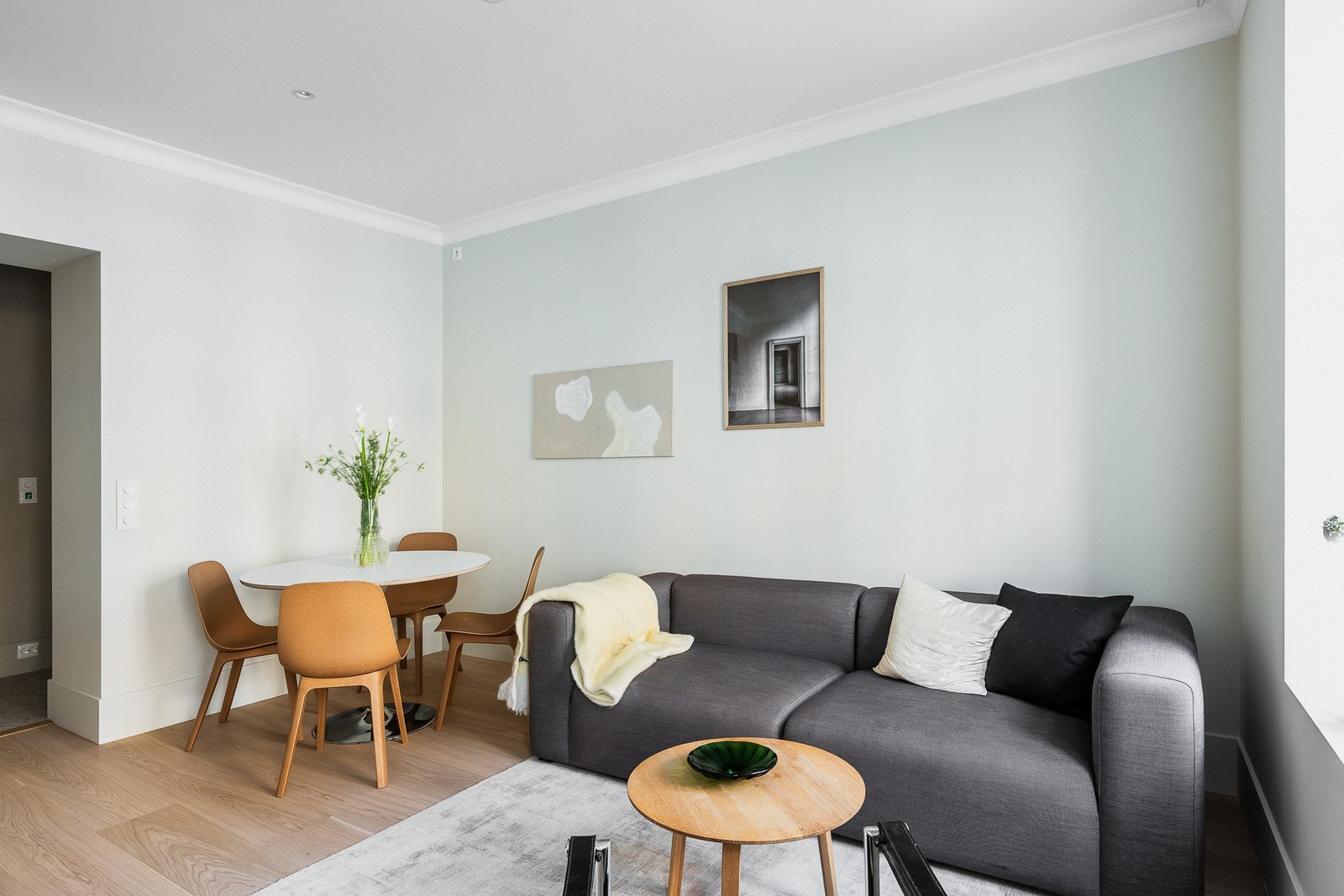 Hyggelig stue/kjøkken med romslig areal. Galleribilde