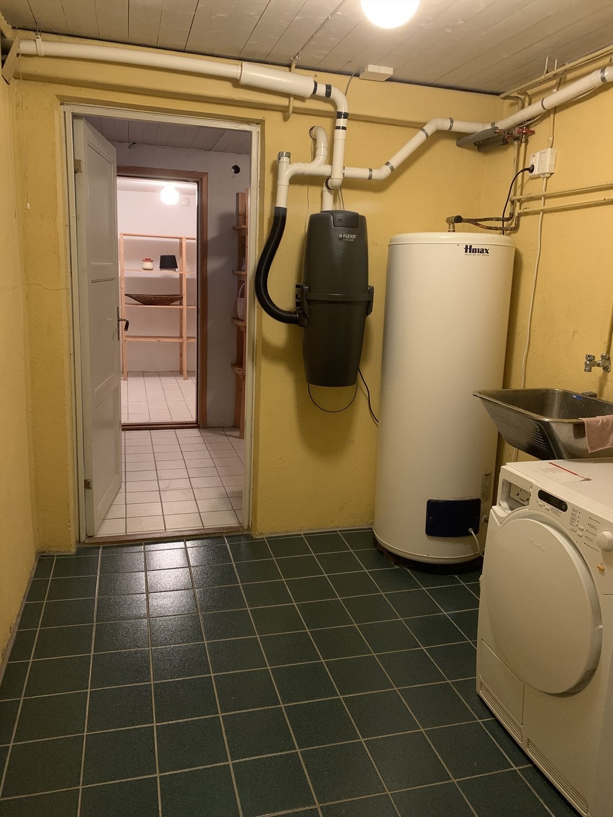 Vaskerom (selgers eget foto) Galleribilde