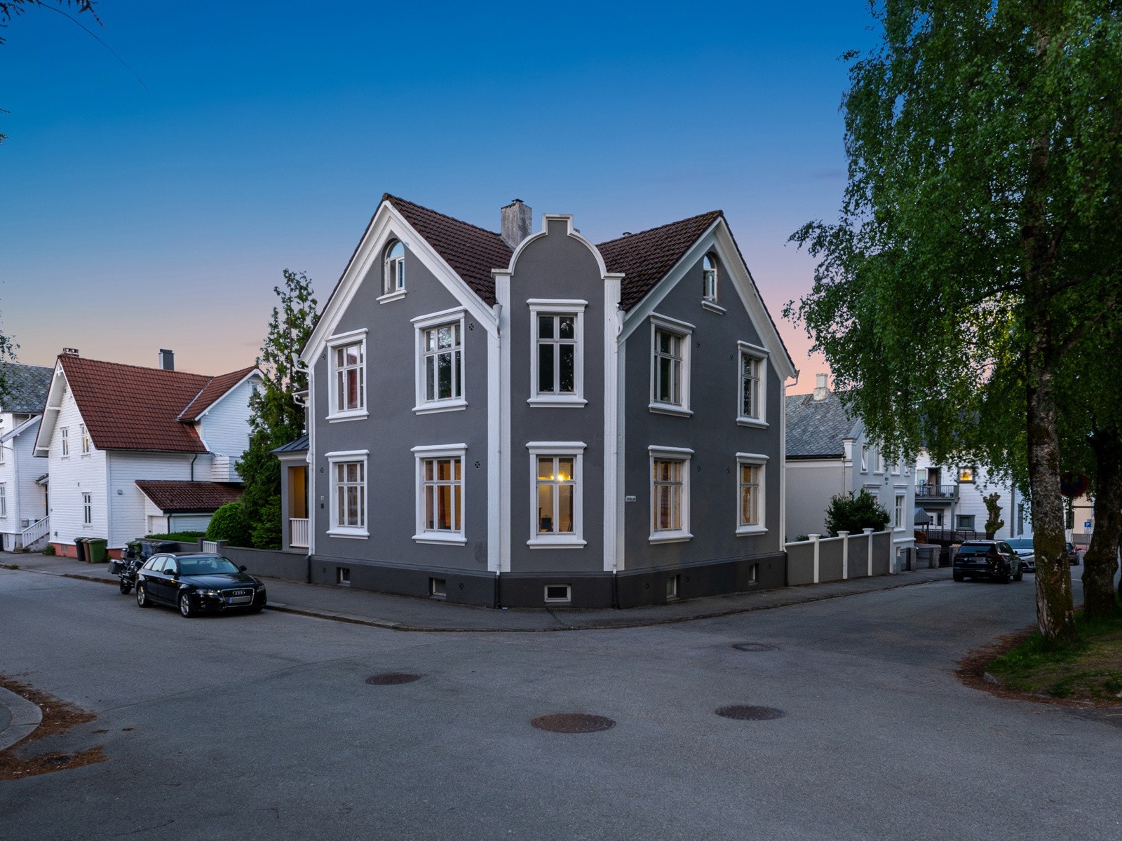 Velkommen til St. Svithuns gate 38 - En lys, luftig og delikat halvpart av tomannsbolig i klassisk murvilla fra ca. 1900. Galleribilde