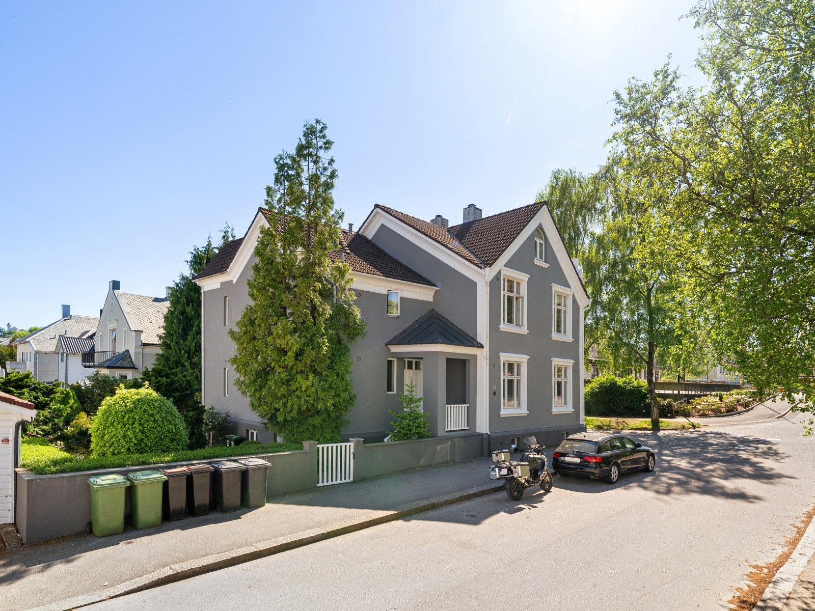 Huset er fra begynnelsen av 1900-tallet og er i perioden fra ca. 1996-2000 restaurert og oppgradert både utvendig og innvendig. Huset ble premiert med Verneprisen fra Stavanger kommune i 2002. Galleribilde
