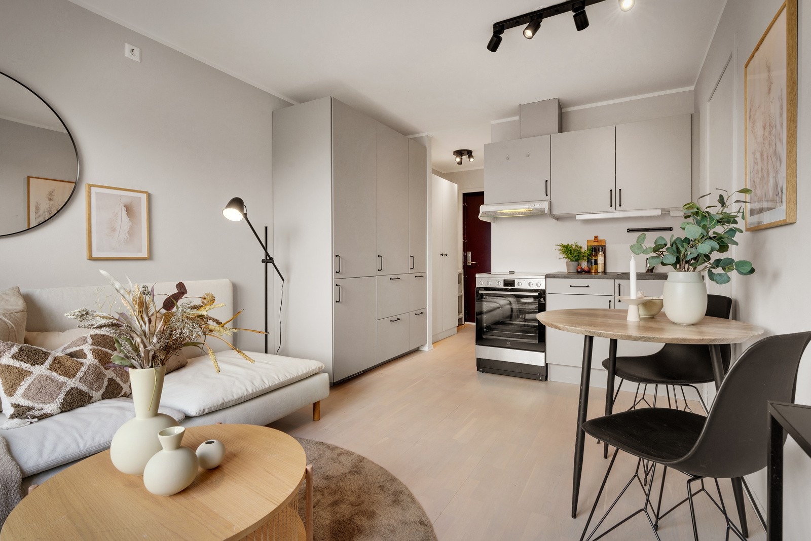 Strøken studioleilighet med smarte og arealeffektive løsninger i et av byens lekreste strøk. Galleribilde
