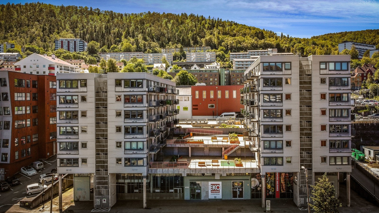 Fasade - Moderne bygg fra 2005. Galleribilde