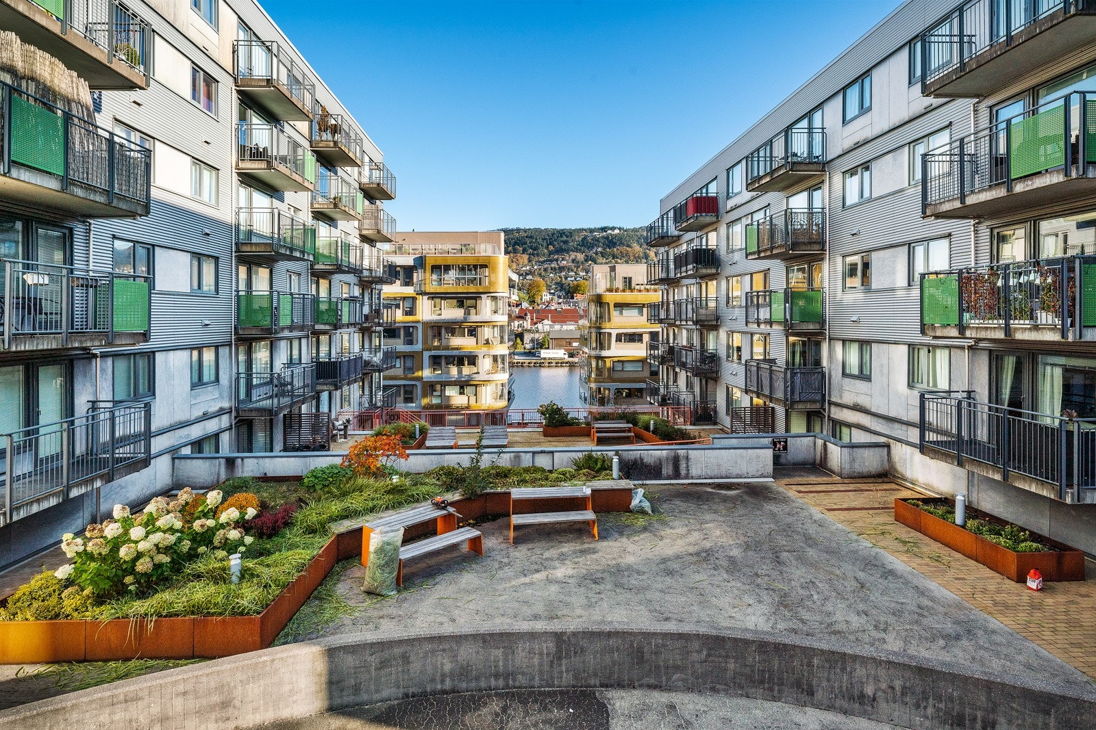 Fasade - Flotte fellesarealer med flere sittegrupper til glede for beboerne. Galleribilde