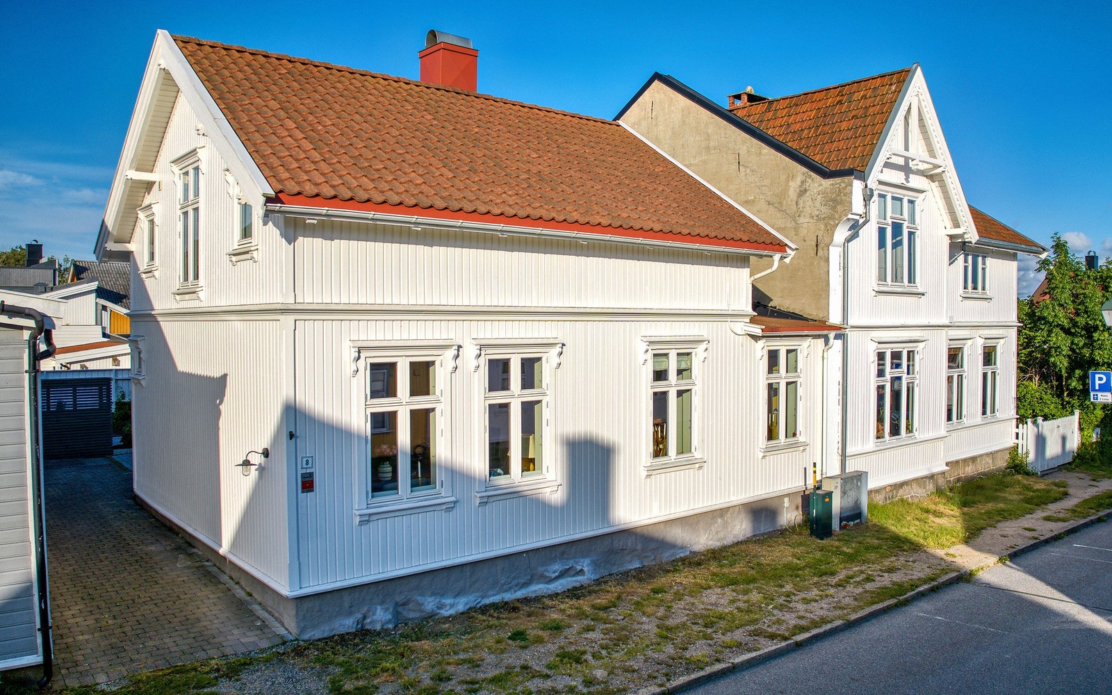 Fra den rolige gaten - Sverres gate - en kort spasertur gågate, jernbane og alt byen har å gi. Galleribilde