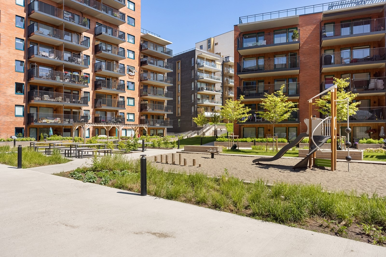 Leiligheten ligger i et attraktivt, barnevennlig og sentralt boligområde. Galleribilde