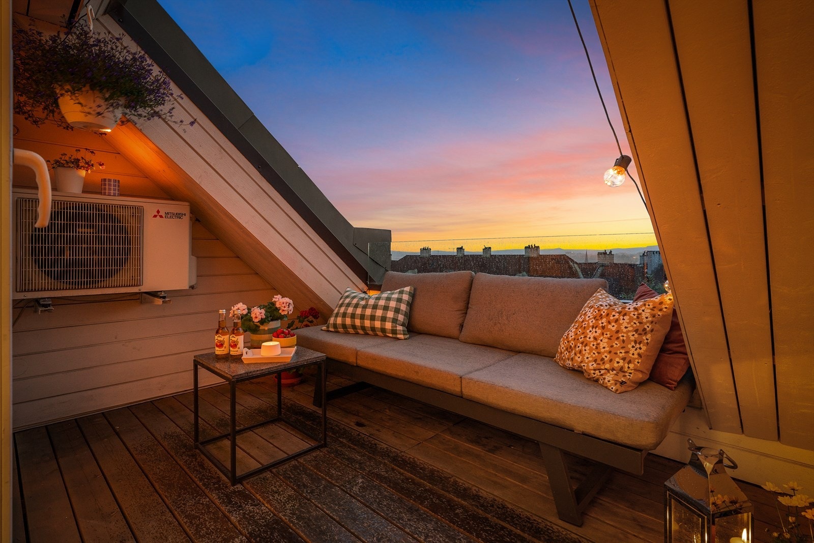 Lekker, lys & luftig toppleilighet o/2 plan med solrik privat terrasse m/fantastisk utsikt Galleribilde