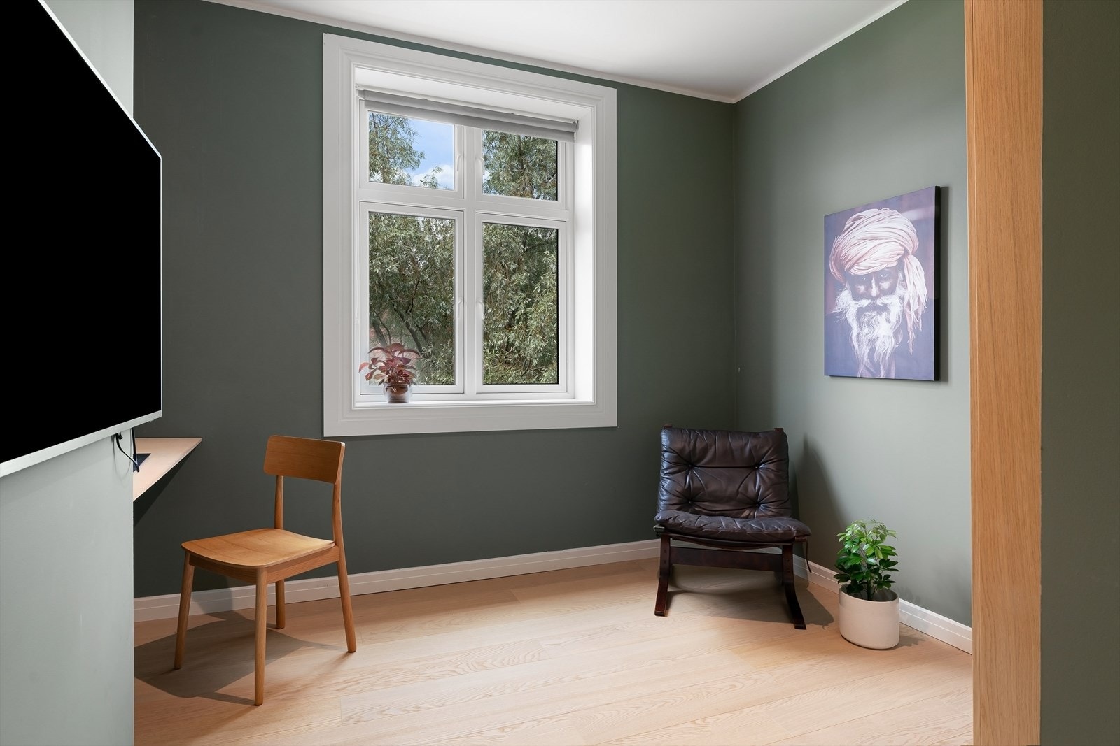 Soverom 2 er også av god størrelse og egner seg godt gjesterom og kontor. Rommet vender ut mot felles bakgård. Galleribilde