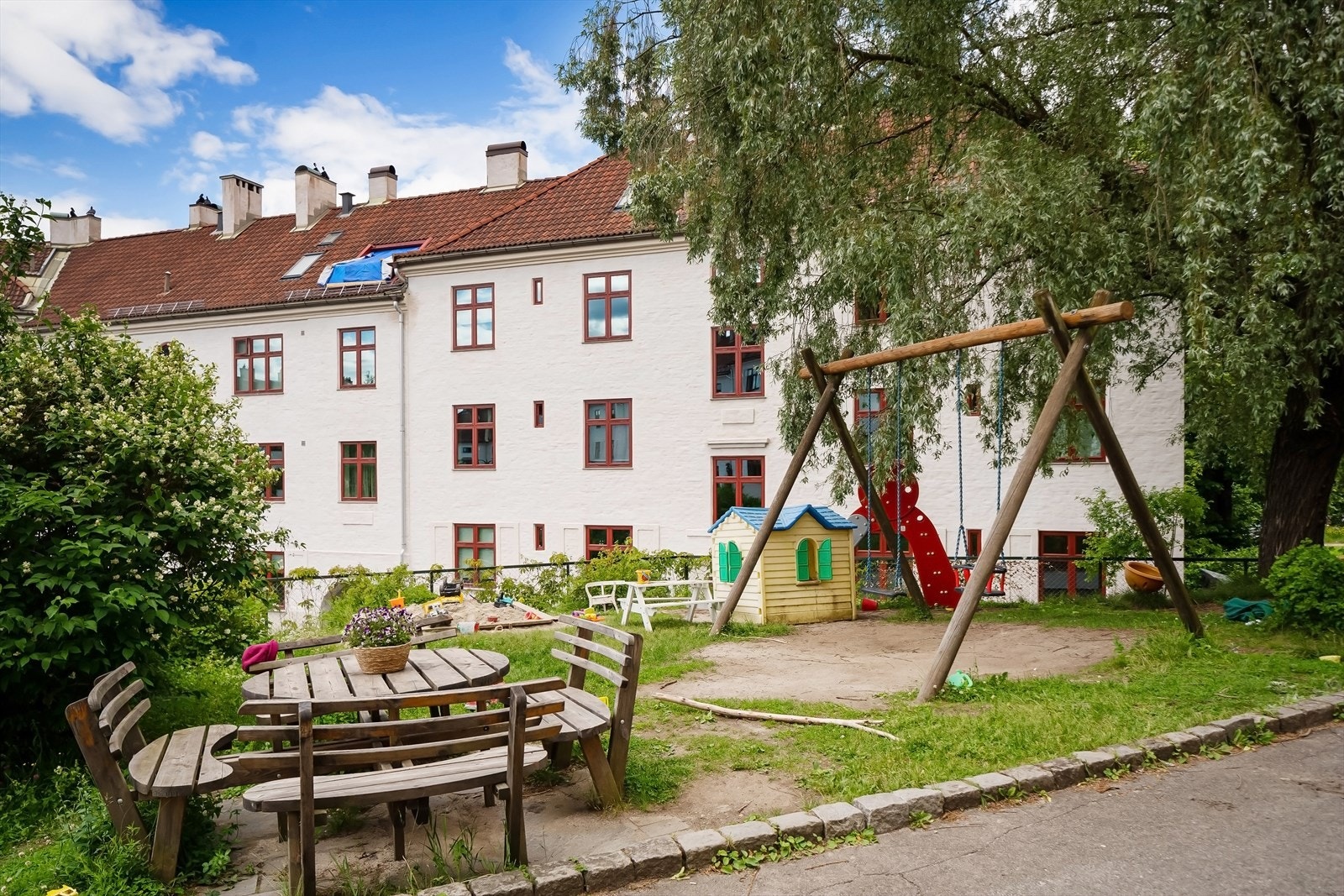 Store felles lekeplass for barna Galleribilde