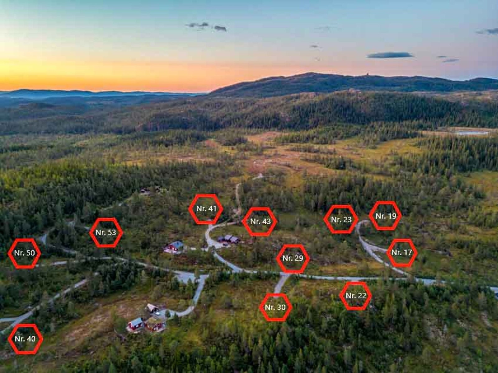 Dronefoto overtomtefeltet med tomtene illustrert. Estimert plassering Galleribilde