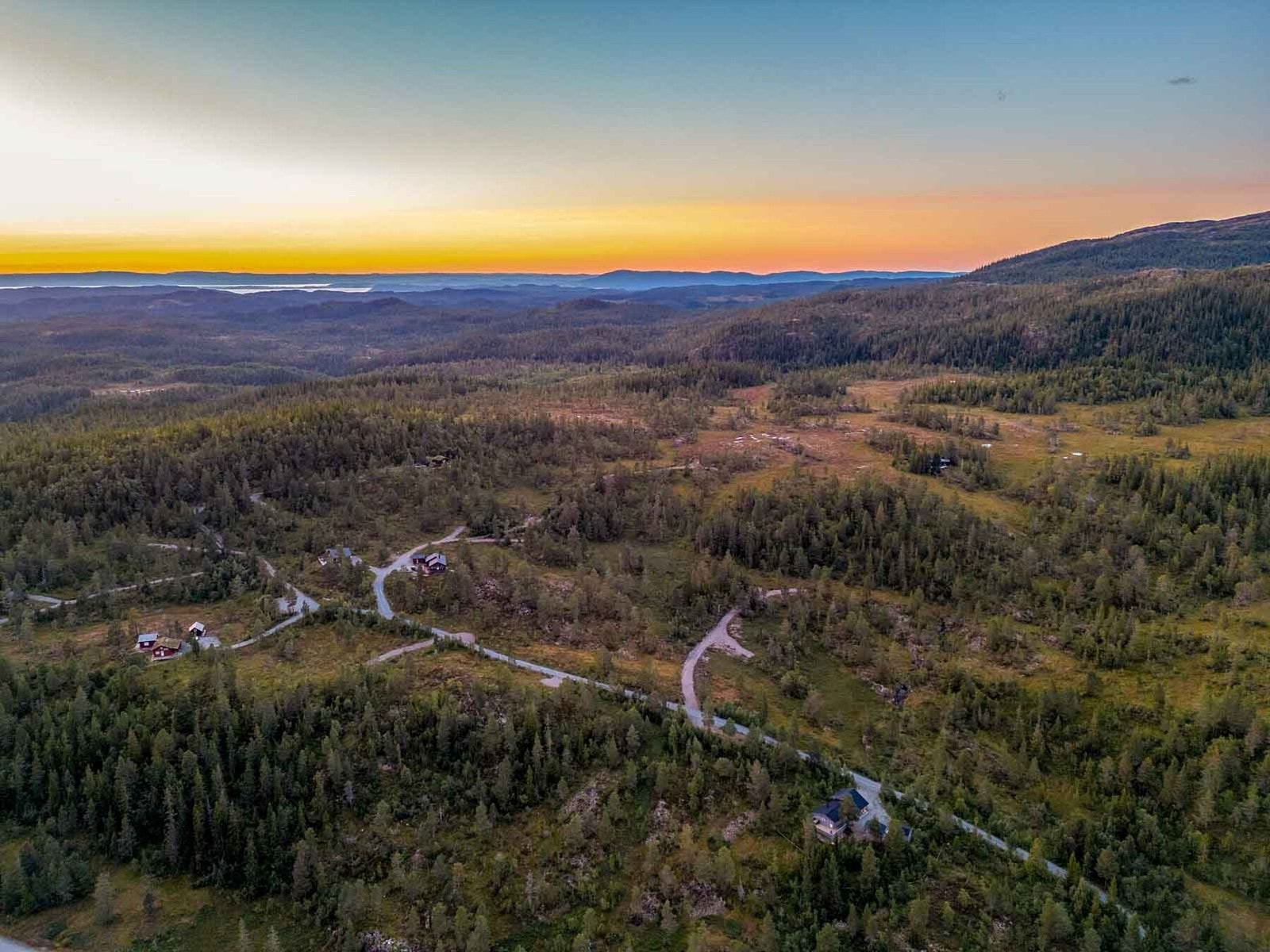 Dronefoto over tomtefeltet Galleribilde
