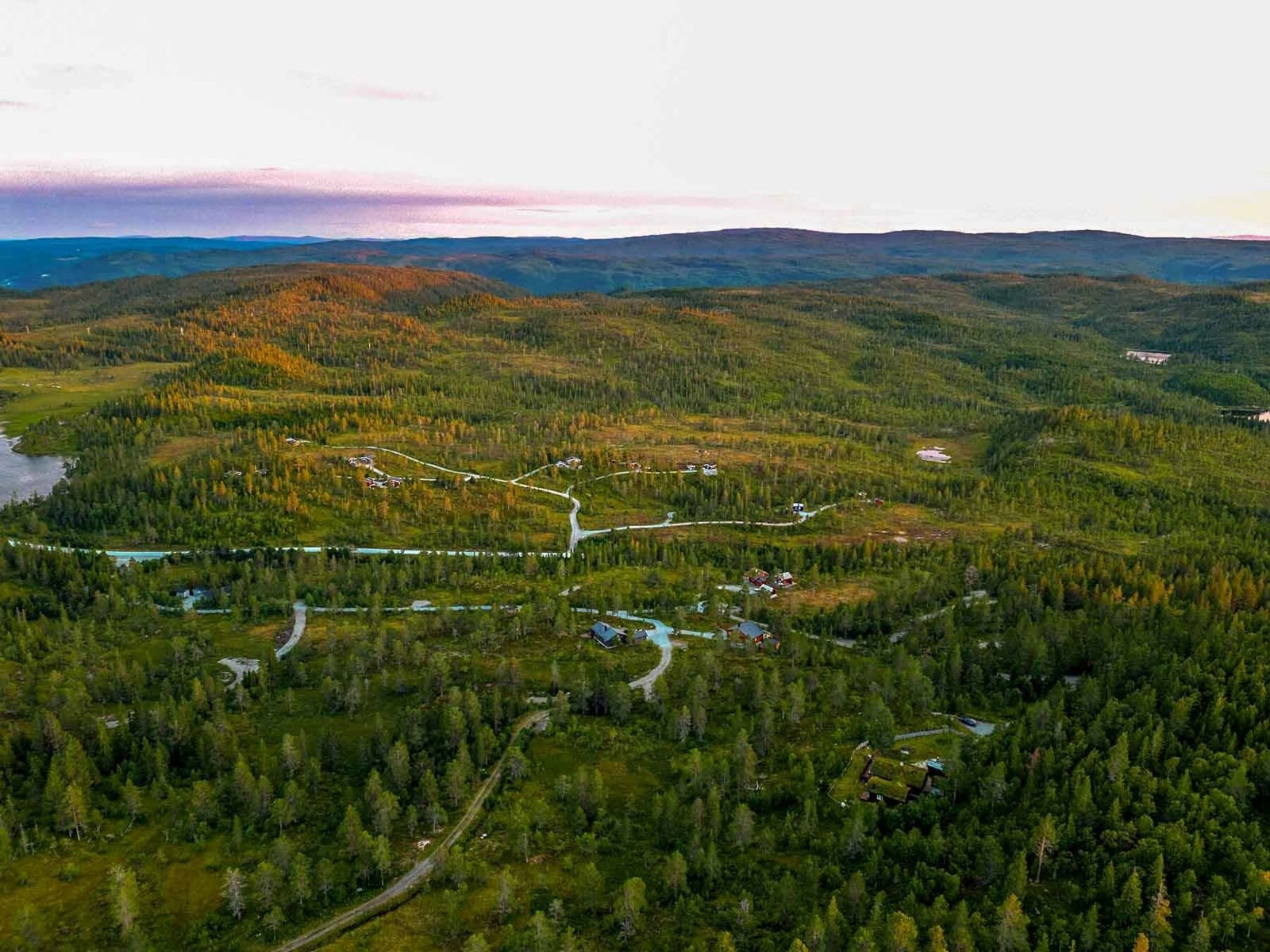 Dronefoto over tomtefeltet Galleribilde