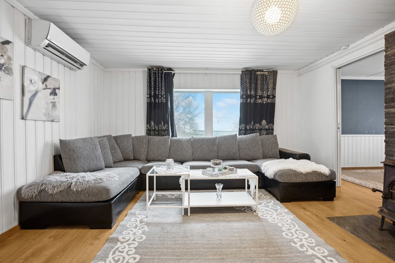 Det er god plass til sofakrok i stuen Galleribilde