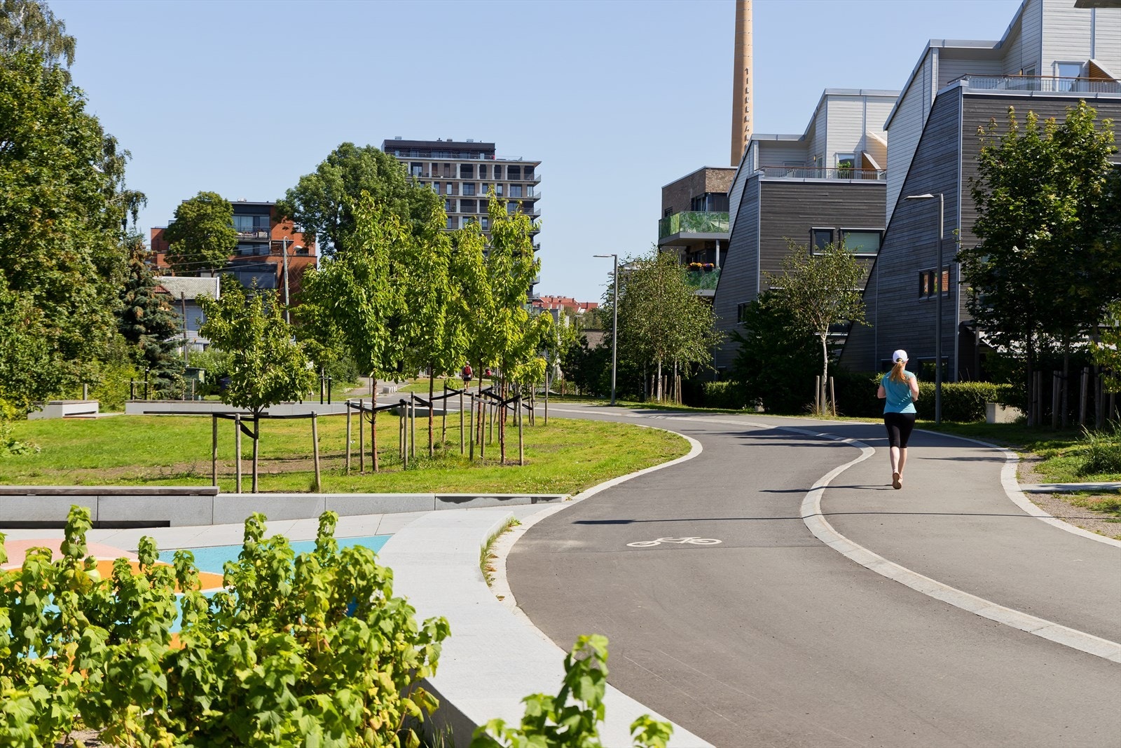 Her kommer du tett på alt av sentrumsnære fasiliteter. I tillegg har du store parkanlegg og grøntområder like i nærheten. Populære Tøyenparken og Botanisk hage er en kort gåtur unna. Galleribilde