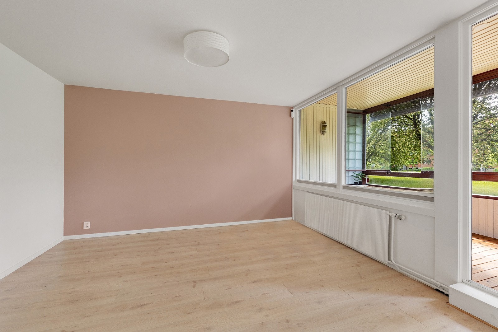 A-konto varmtvann og fyring, grunnpakke TV/bredbånd er inkl i felleskostnader. Galleribilde