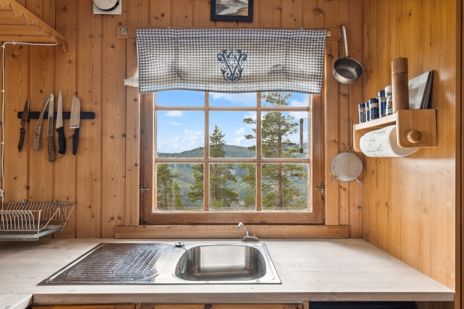 Flott utsikt også fra kjøkkenet. Galleribilde