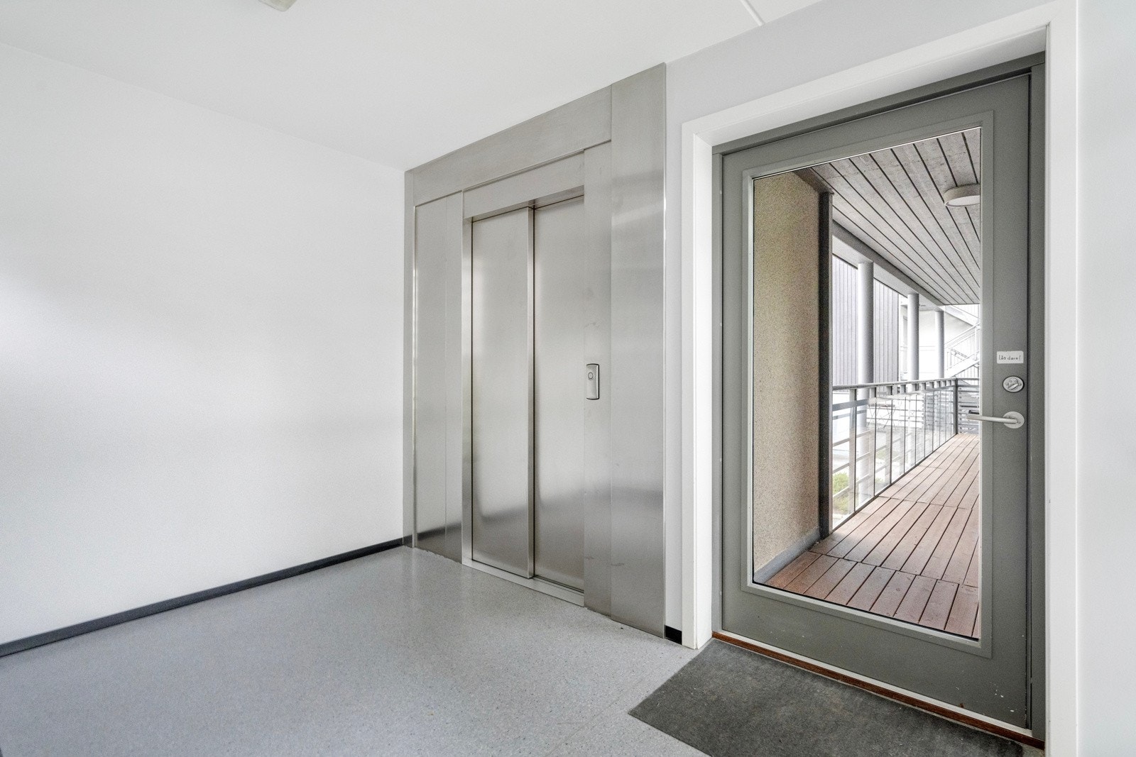 Heis er det selvsagt i bygget. Galleribilde