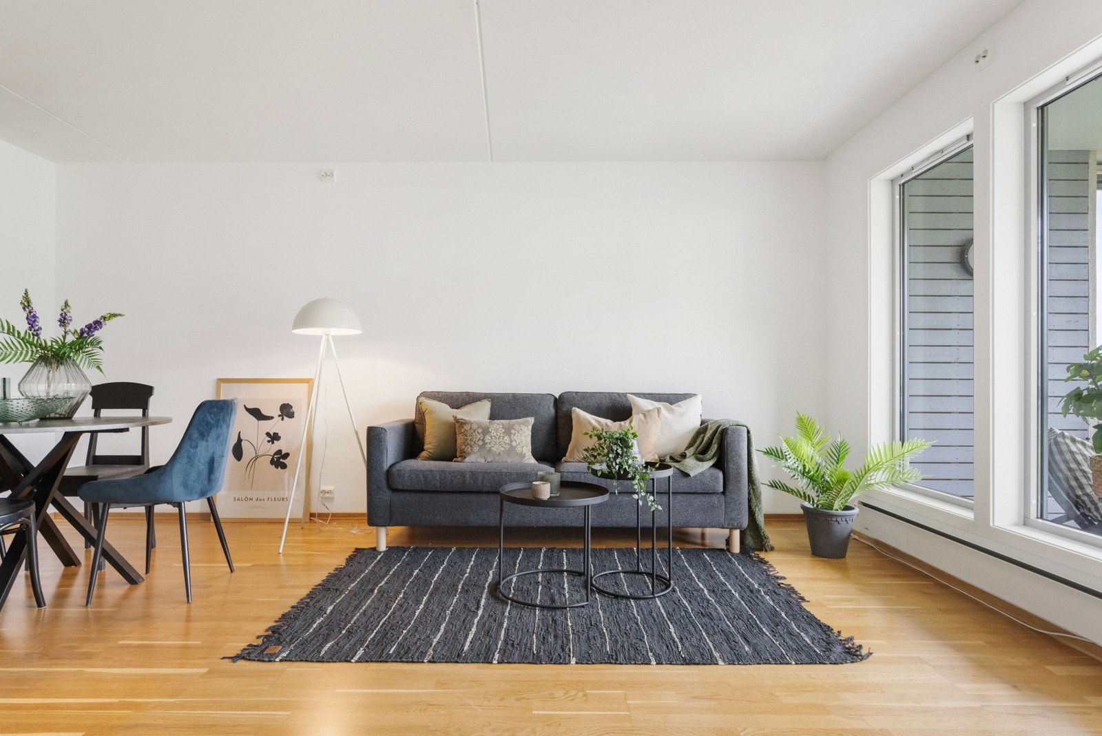 Åpen og lysmalt stue. Galleribilde