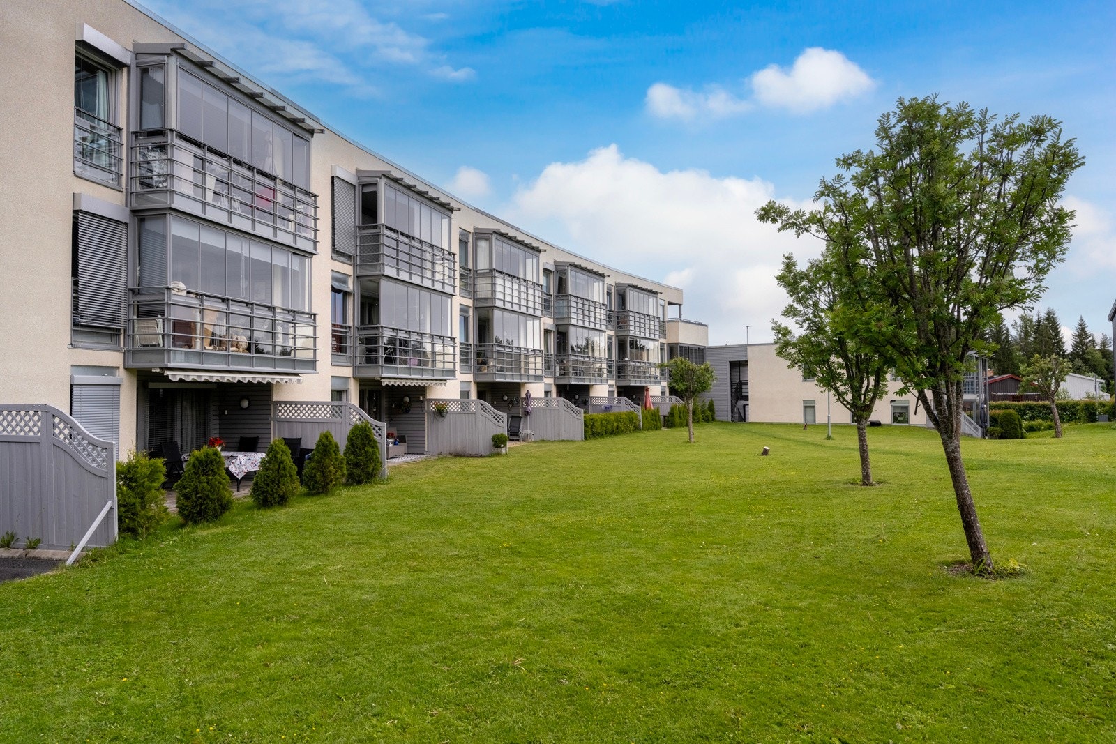 Grønt og fint utearealet. Galleribilde