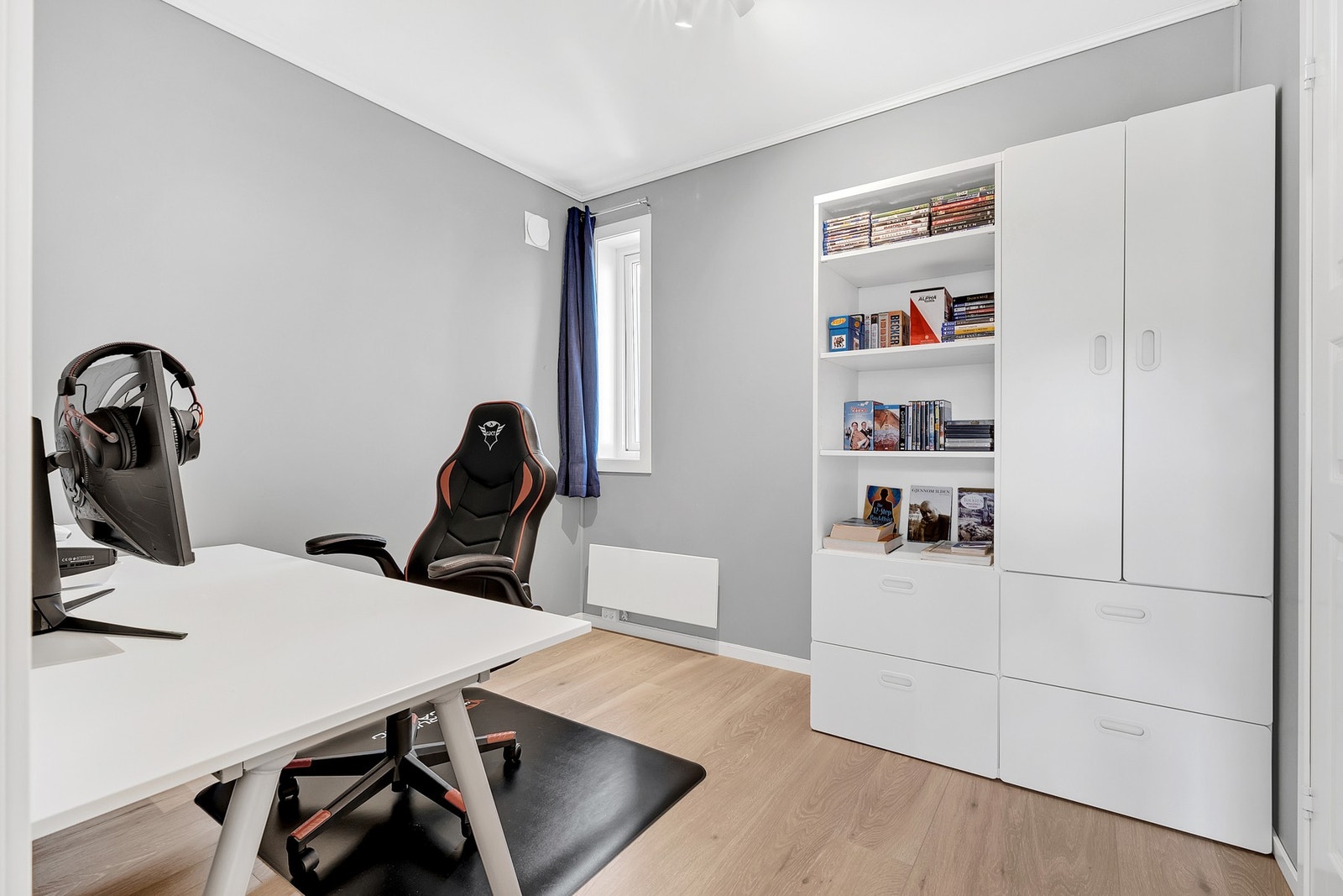 Rommet har tidligere blitt brukt som både ekstra TV-stue, hobbyrom og gjesterom. Deler av rommet er opprinnelig godkjent som klesbod, men er ikke omsøkt hos kommunen. Galleribilde