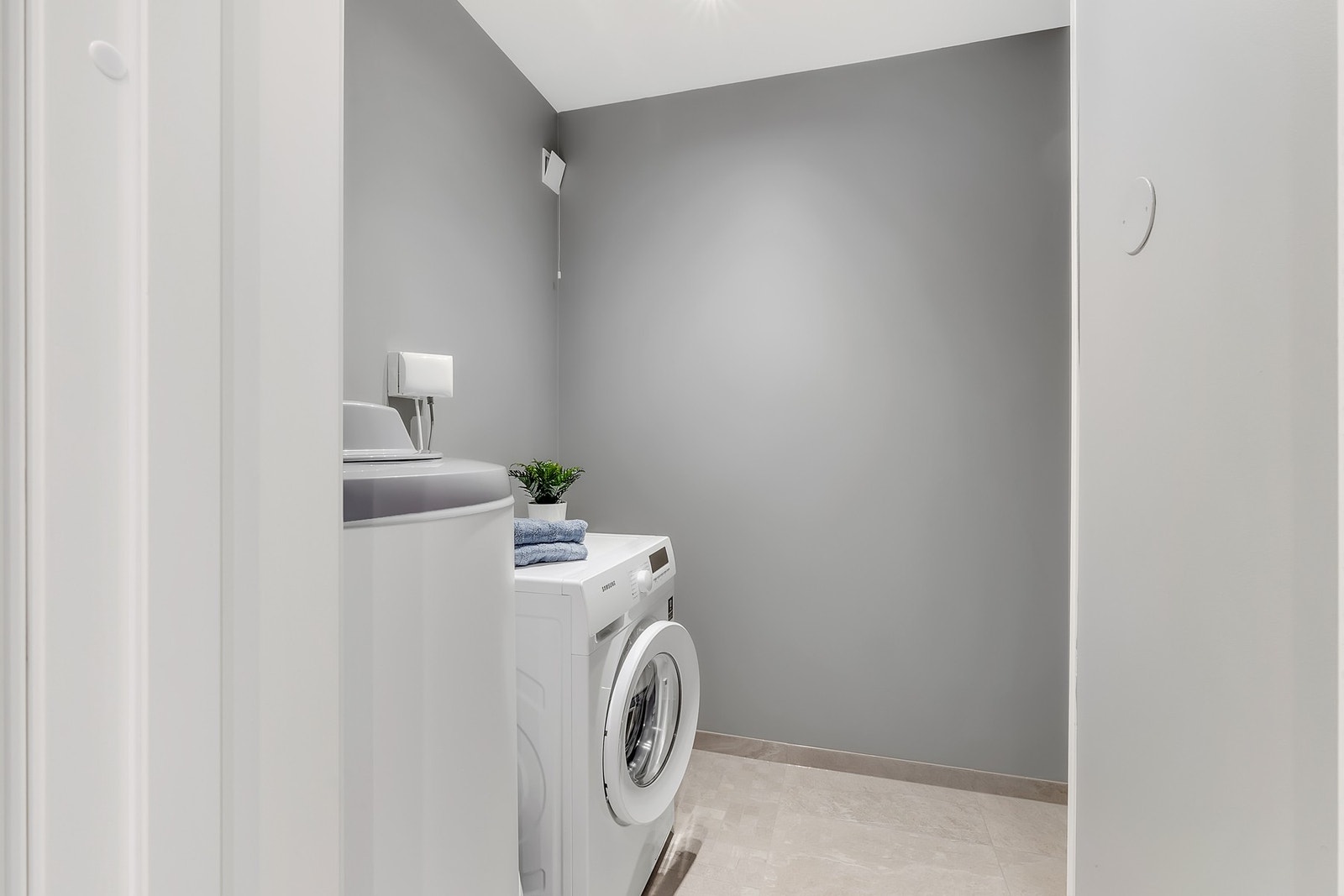 Lekkert vaskerom oppusset i 2024. Også ny varmtvannsbereder på 200 L. Galleribilde