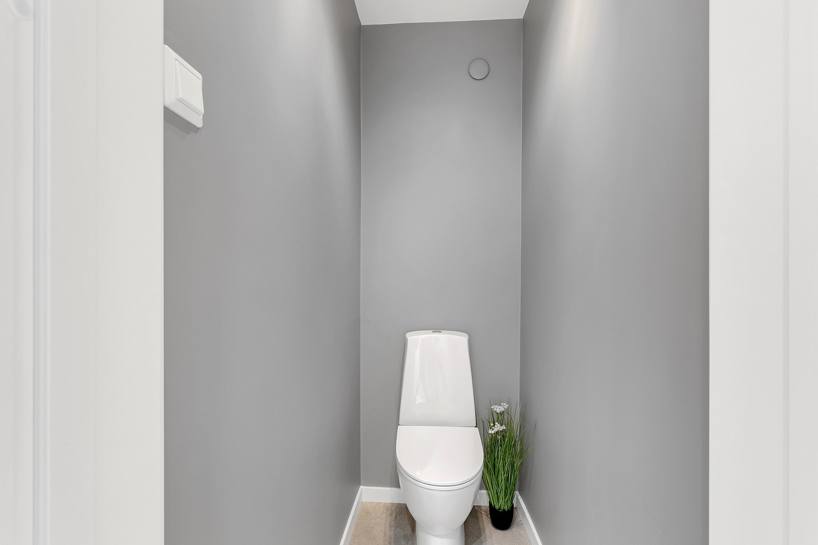 Praktisk med separat toalettrom, som også ble oppusset i 2024. Galleribilde