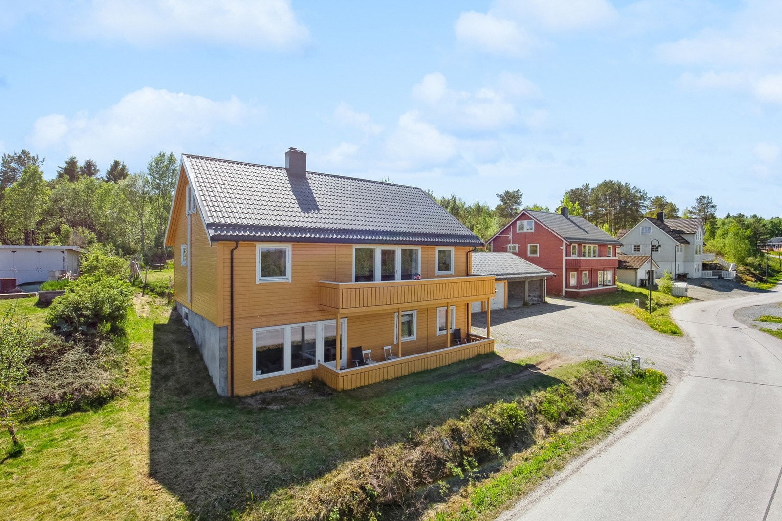 Horisontaldelt tomannsbolig med garasje Galleribilde