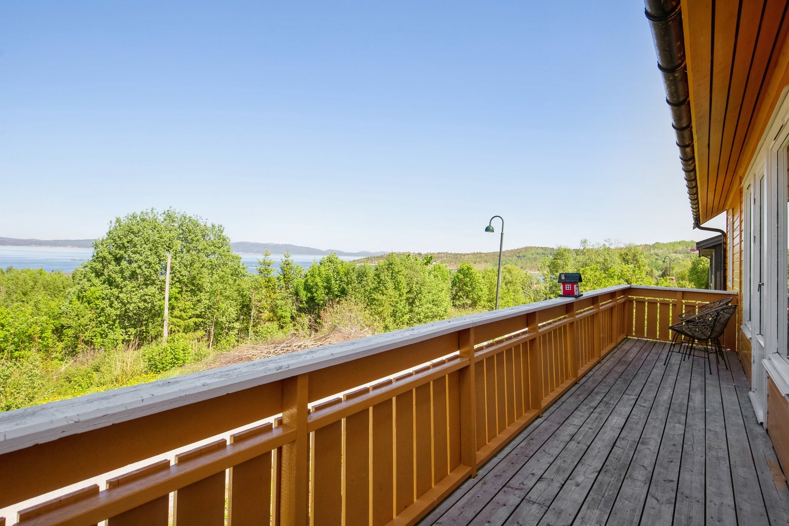 Veranda med flott sjøutsikt mot skipsleia Galleribilde