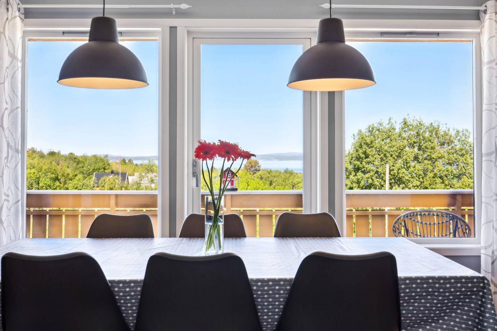 Fin utsikt fra spiseplass Galleribilde