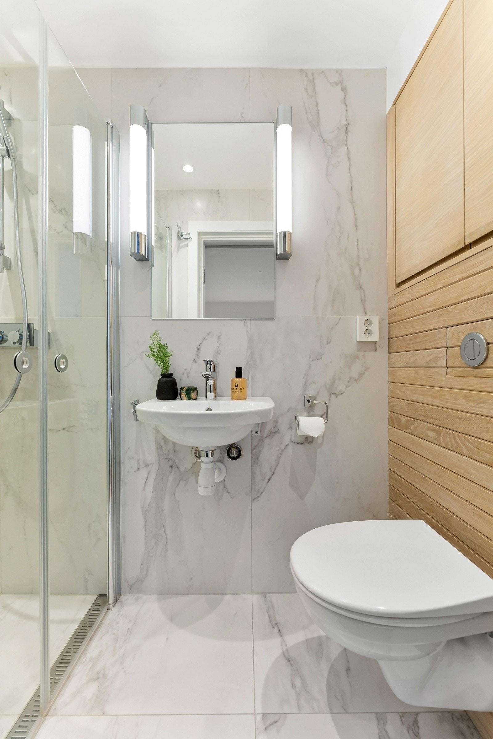 Badet har svært flotte fliser og var nytt i 2021 Galleribilde