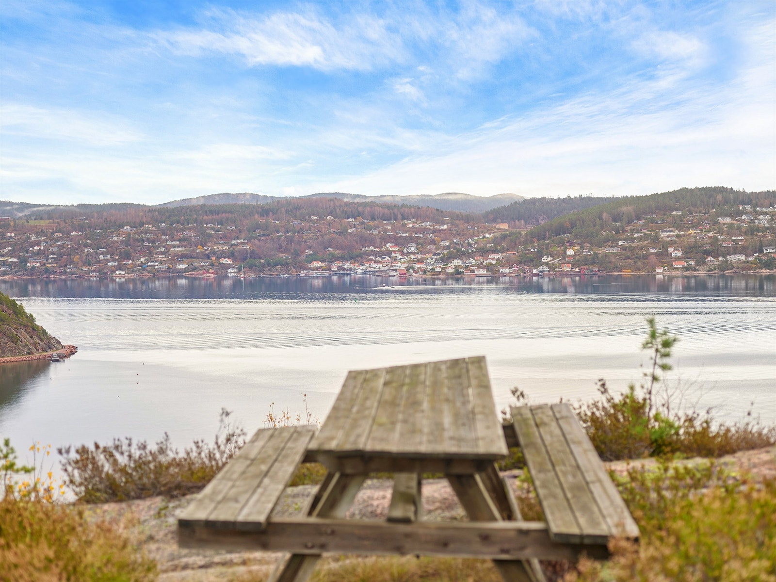Eiendommen ligger ca. 7,5 kilometer fra Svelvik sentrum Galleribilde