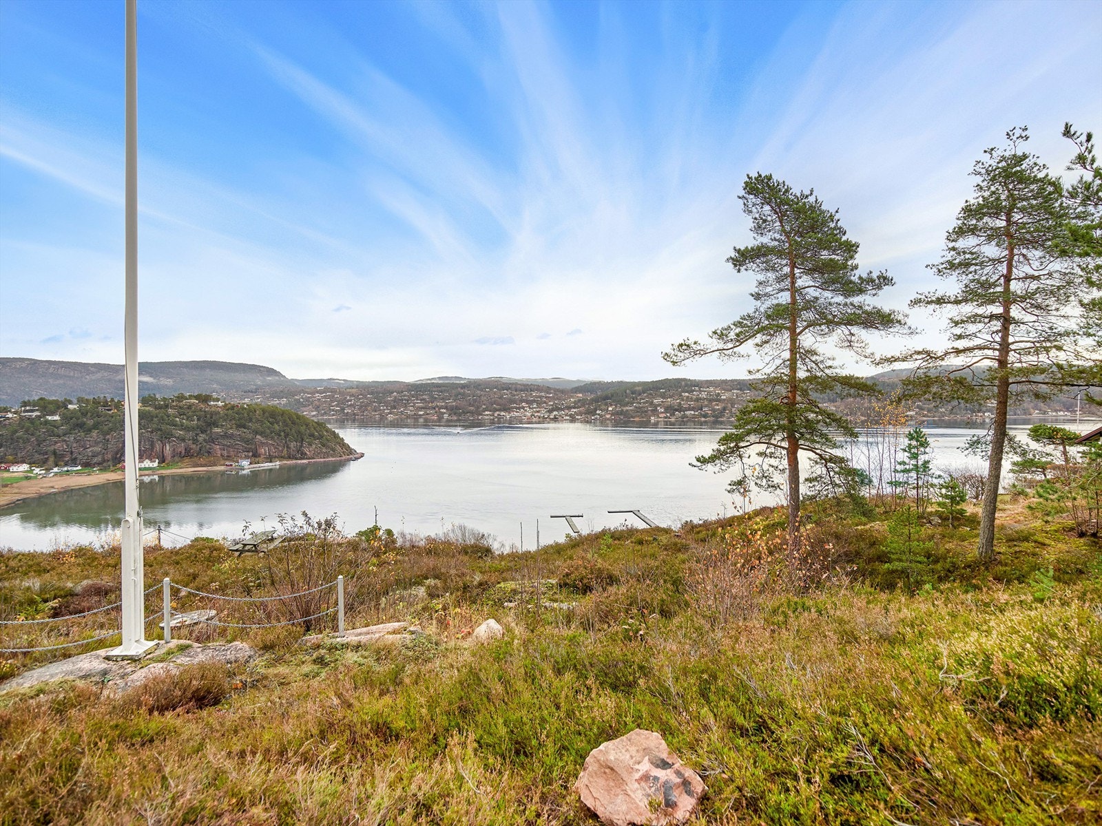 Eiendommen har en flott beliggenhet øverst på feltet Galleribilde