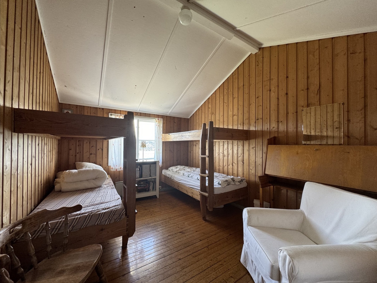 Soverom i leilighetsbygg. Bygget har seks tilsvarende sovesaler. Galleribilde