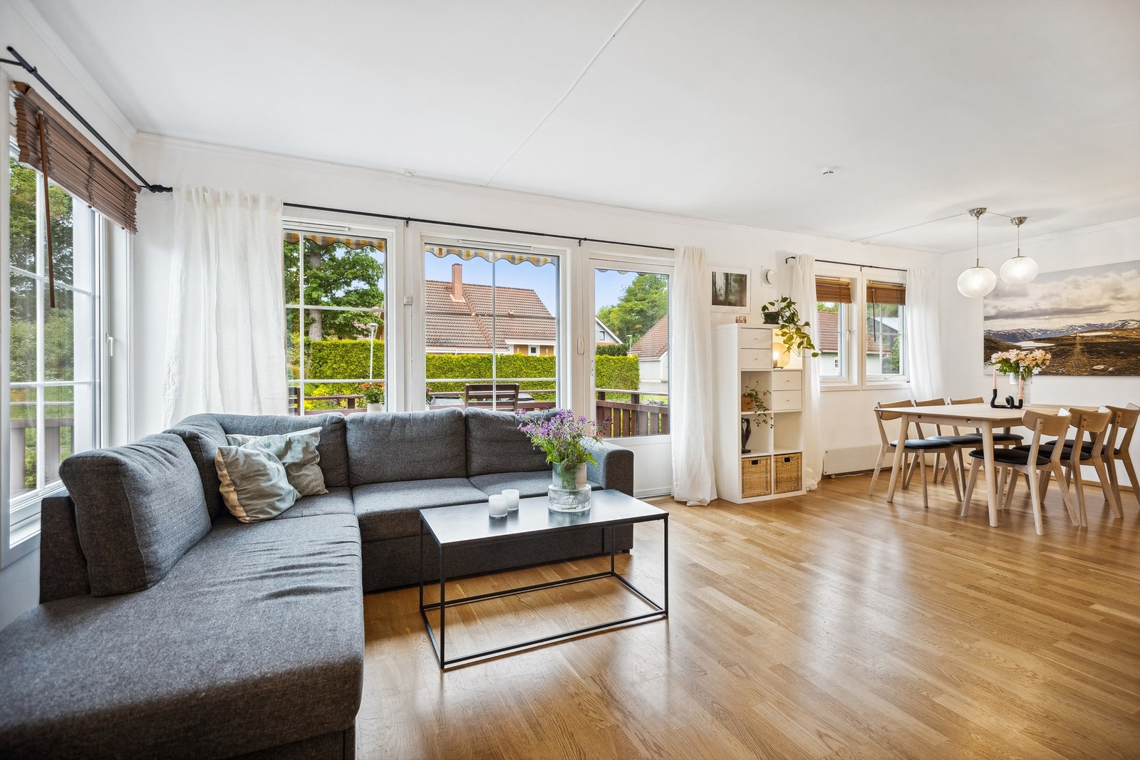 Vestvendt, lys og romslig 4-roms leilighet med alt på en flate, solrik balkong og sentral beliggenhet Galleribilde