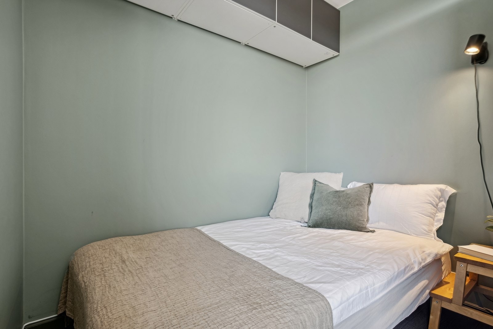 Denne alkoven er opprinnelig en del av stuen og kjøkkenet, men har en delvis skille som separer alkoven. Galleribilde