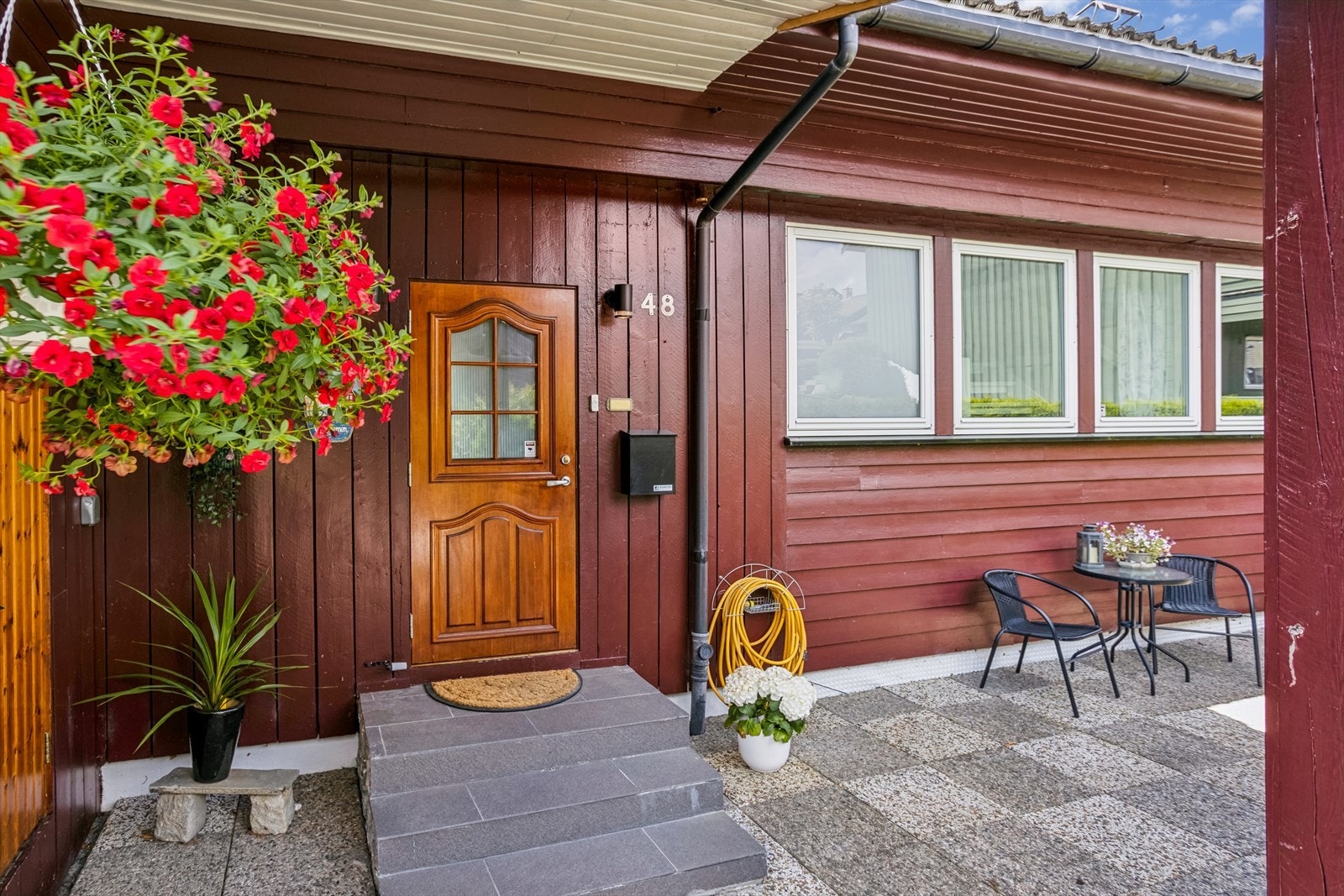 Inngangsparti. Galleribilde