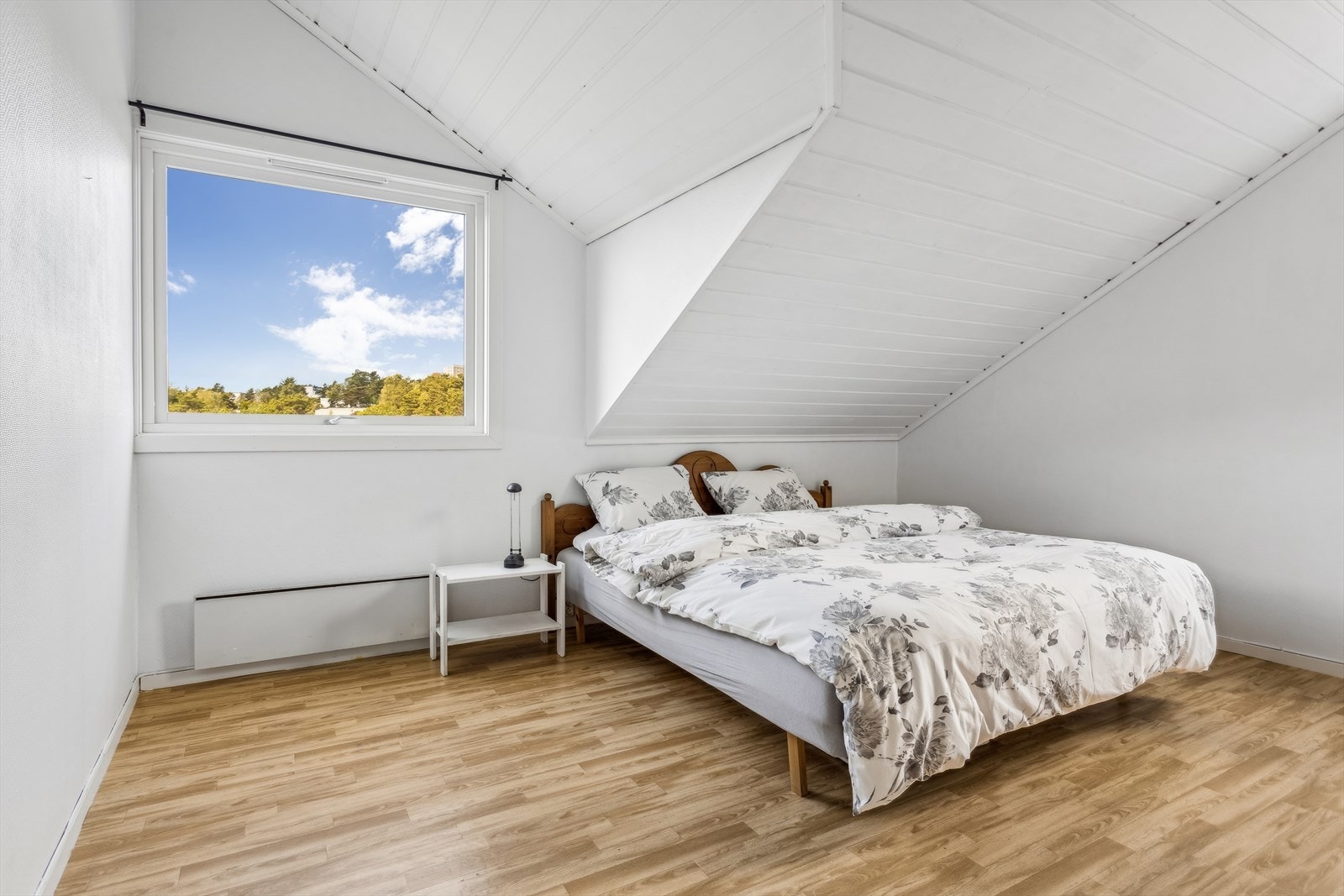Soverom på loftet. Galleribilde