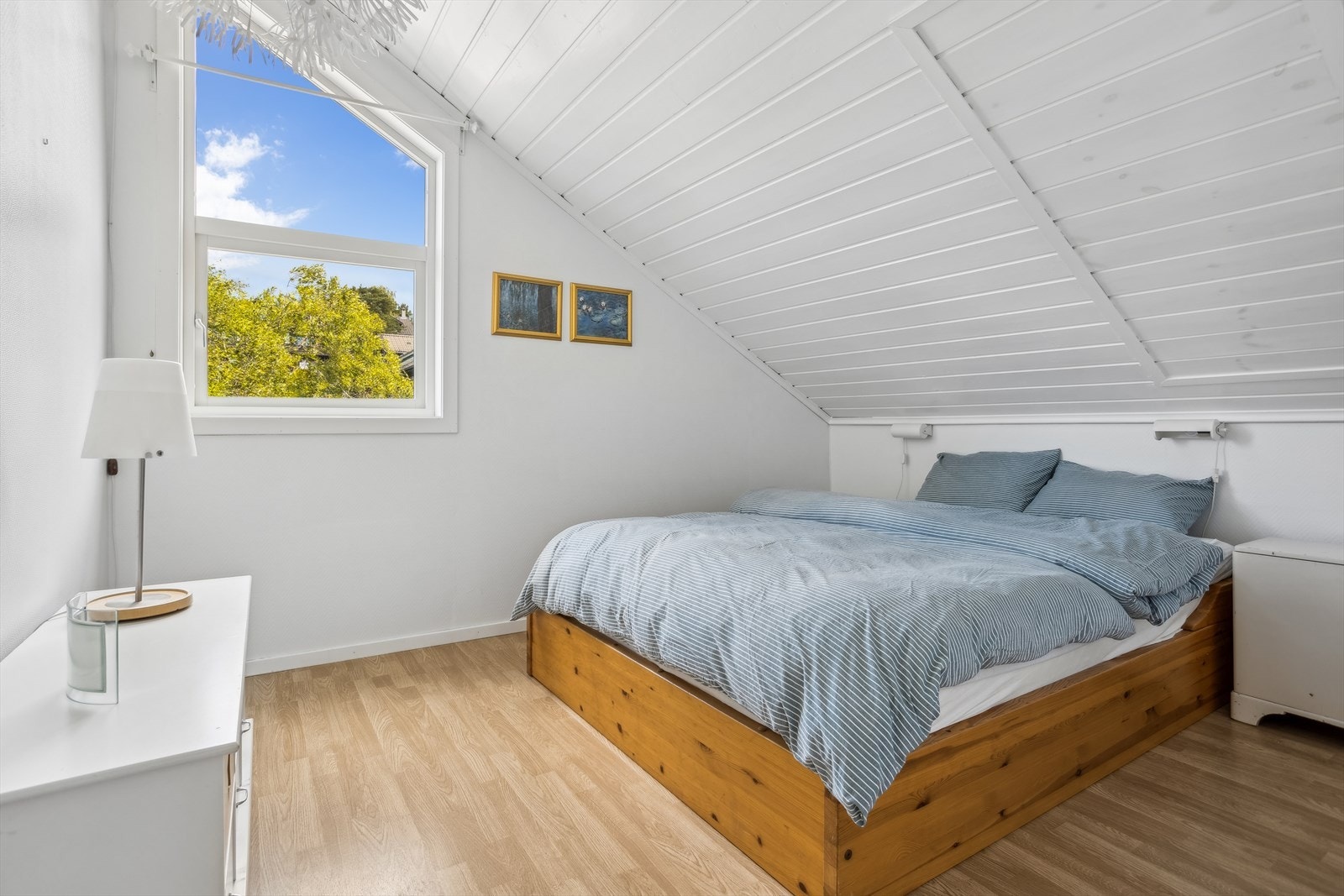 Soverom på loftet. Galleribilde