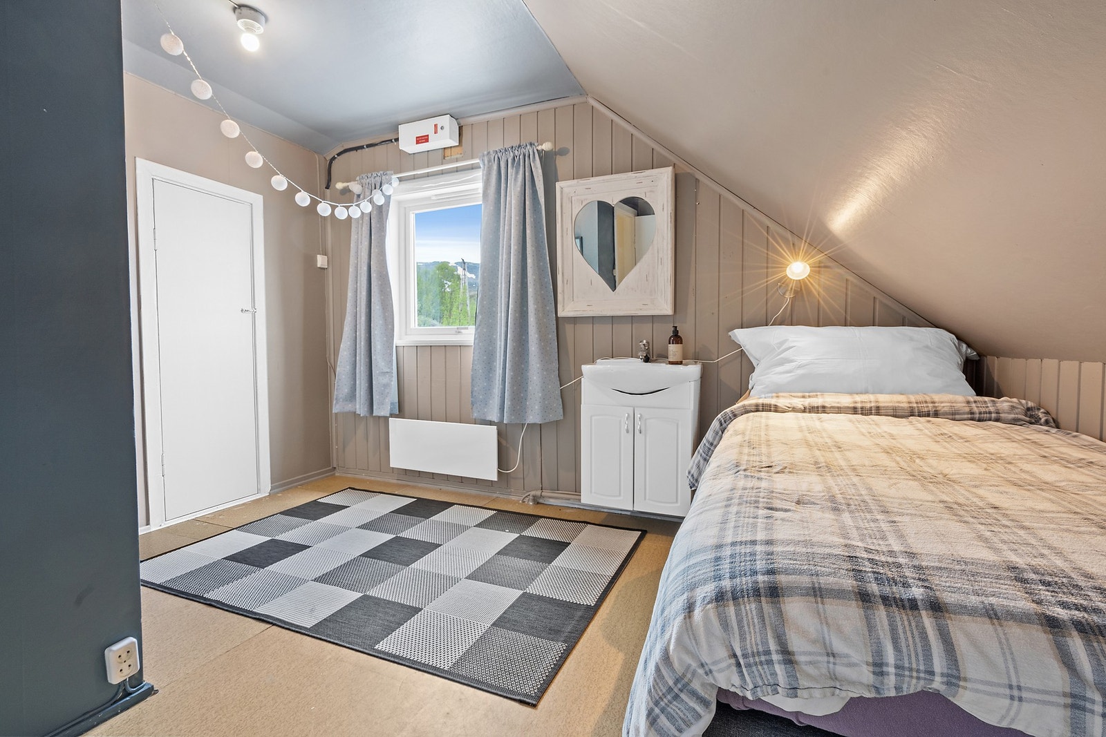 Soverom på loft Galleribilde