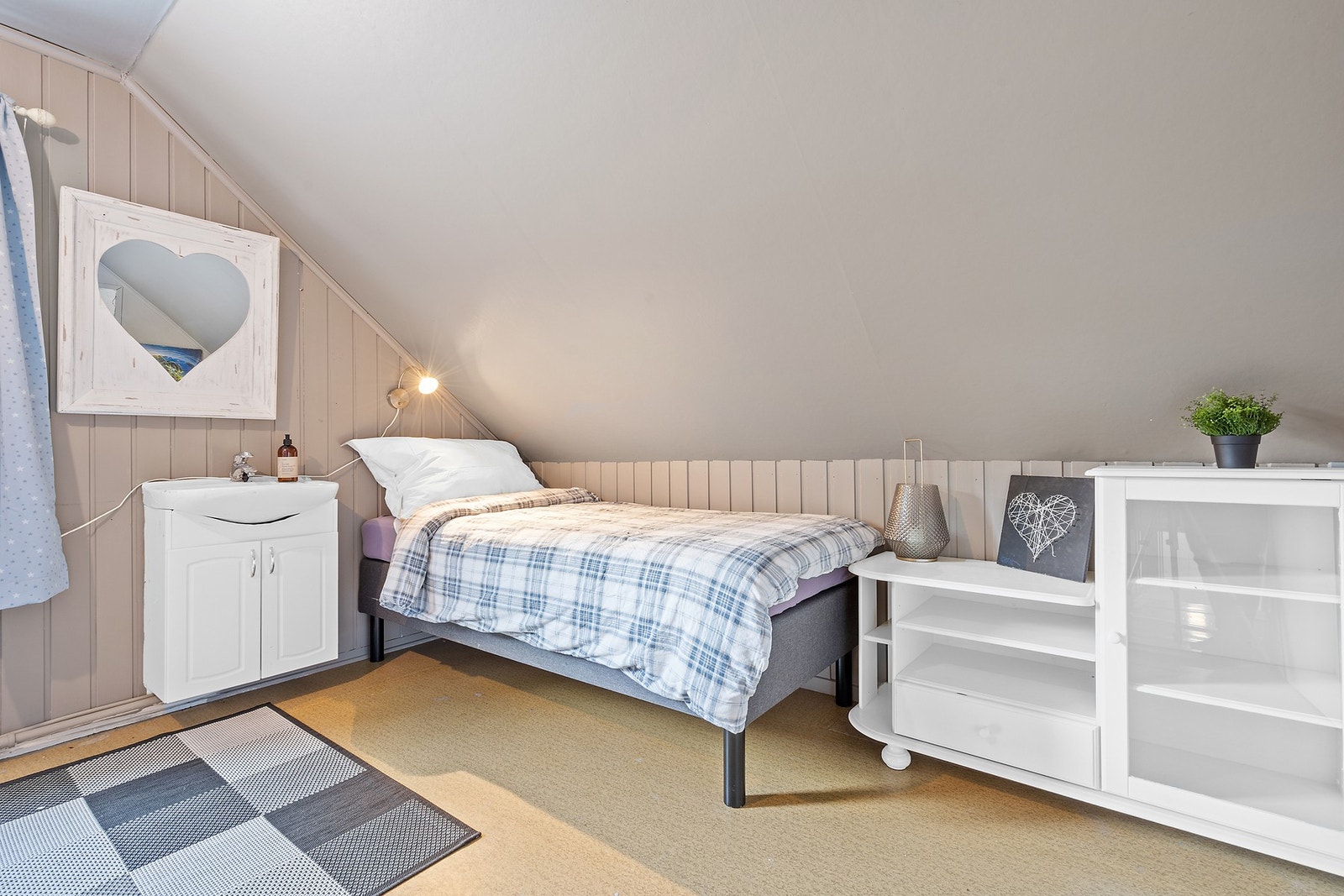 Soverom på loft Galleribilde