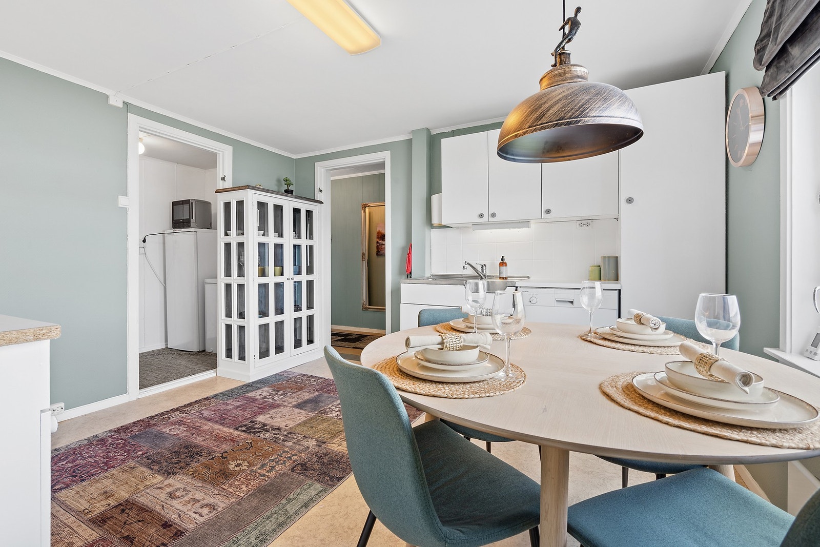 Kjøkken med spisebord Galleribilde