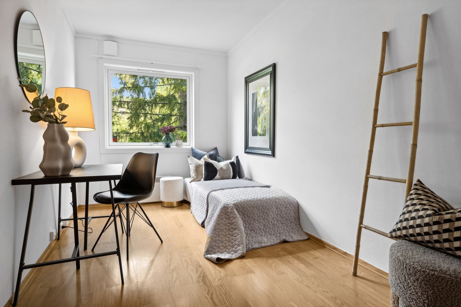 Soverom 2 av god størrelse. Kan også brukes som kontor. Galleribilde